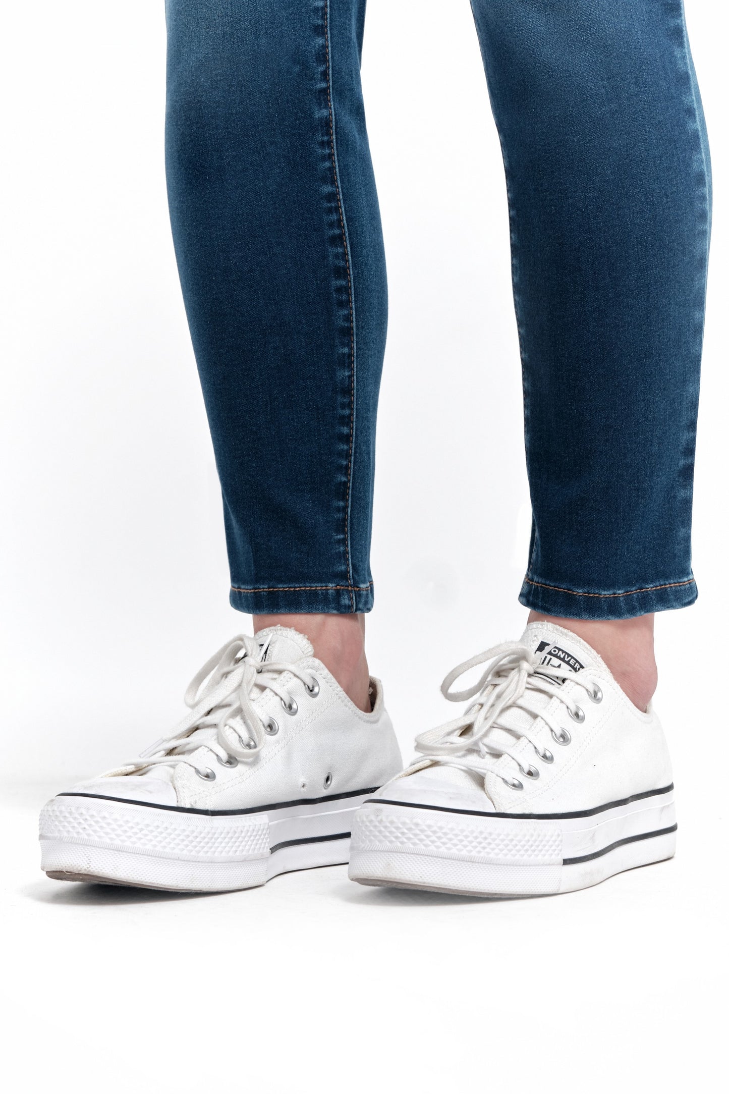 1822 Maternity Skinny Jeans