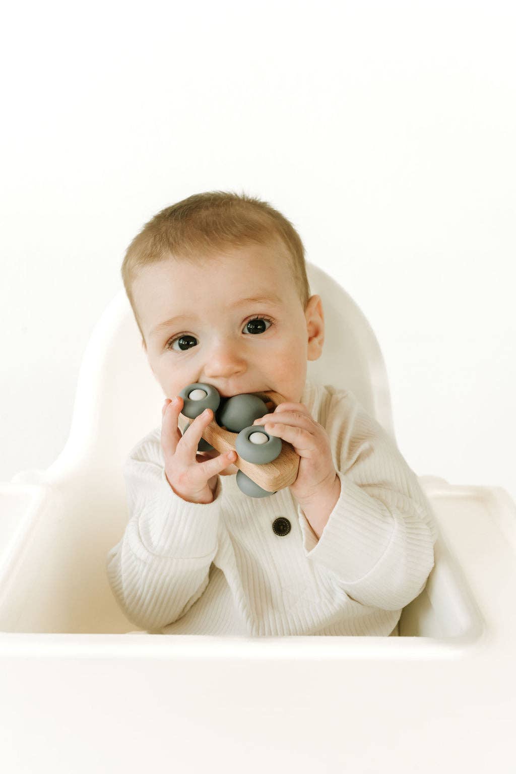 Car Silicone & Beechwood Teether Toy: Petal Pink