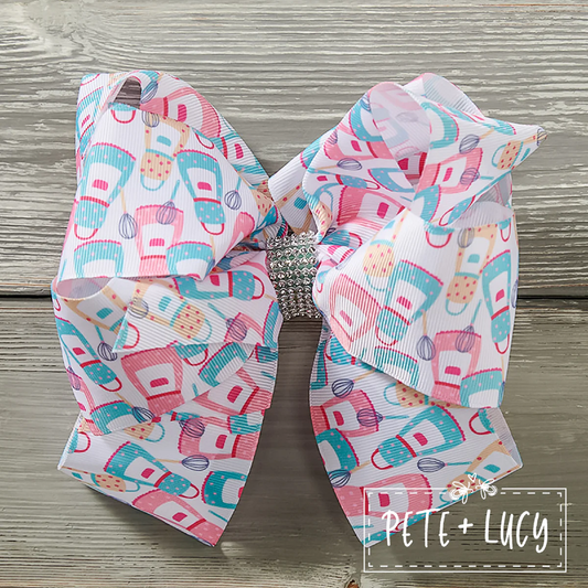 Pete + Lucy Baking Beauty - Deluxe Bow